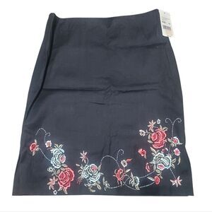 Embroidered pencil skirt